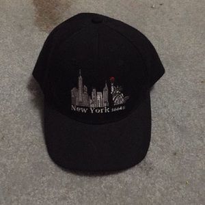 A black New York hat